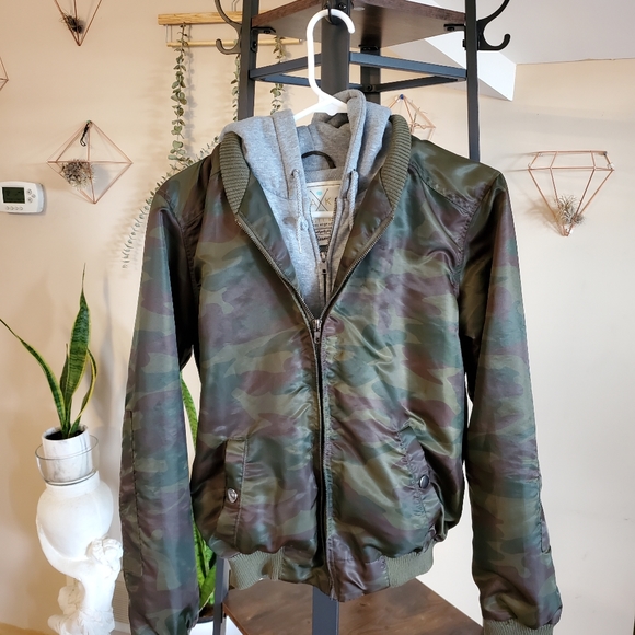 Camo and grey jacket with hood - Picture 1 of 3